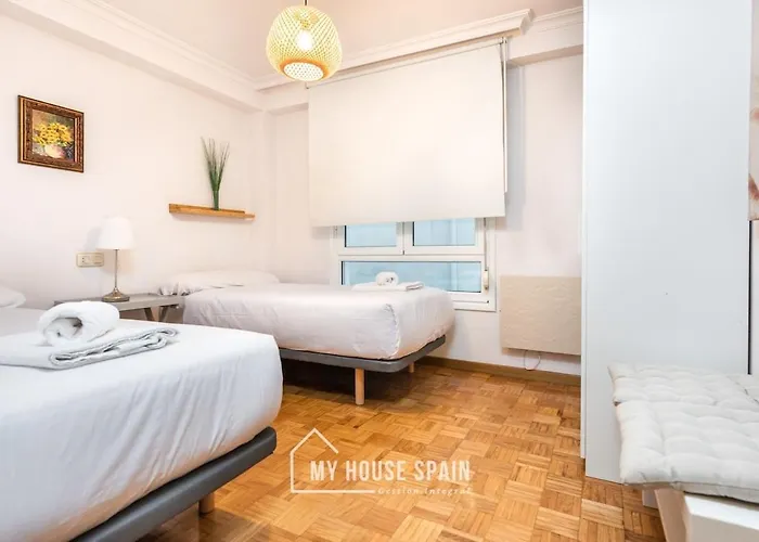 Myhousespain - Piso Amplio En El Centro De * גיחון