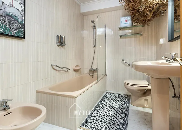 Myhousespain - Piso Amplio En El Centro De *